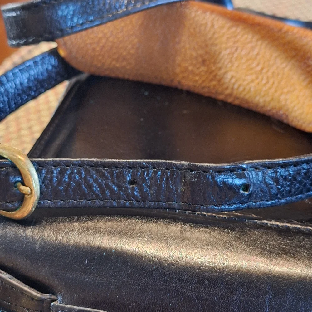 Franklin Covey Black Leather Vintage Messenger Crossbody Bag